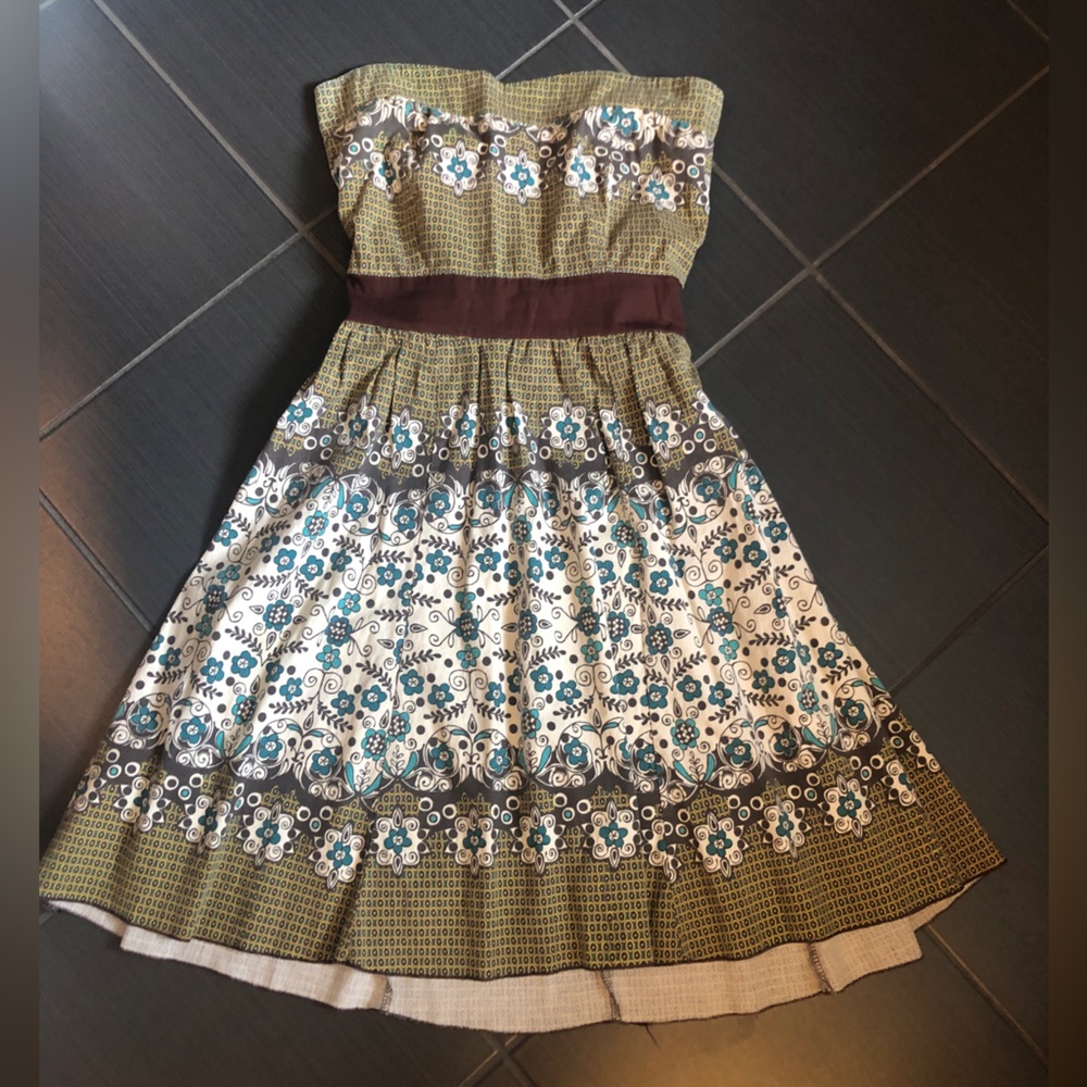 Host Pick! 🤩Strapless sweetheart bell shaped floral dress (size small)